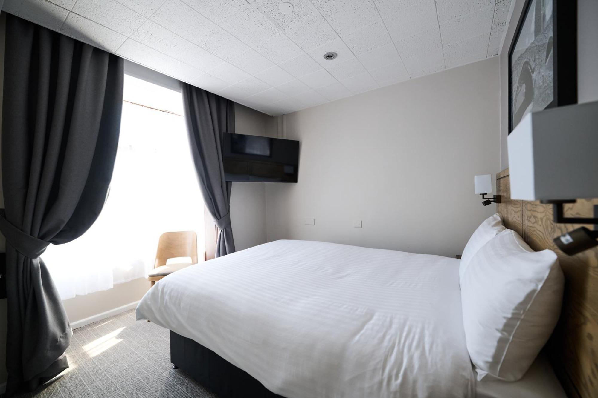 White Hart, Exeter By Marston'S Inns Екстериор снимка